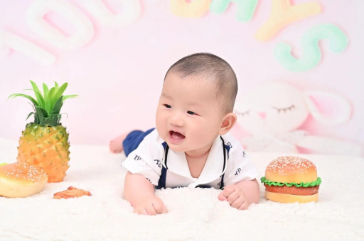 深圳宝宝在妈妈肚子里